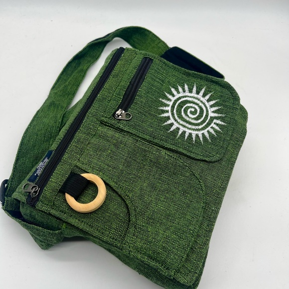 Chic Green Crossbody Bag with Spiral Accent, Handmade Multi-pocket EverydayBag - Picture 7 of 15